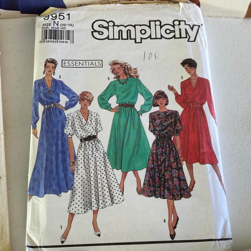 7 Vintage Dress Patterns + 4 Mystery Unpackaged Patterns - Picture 8 of 12